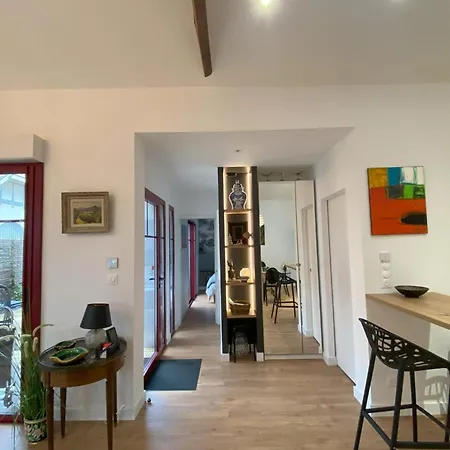Spacious House With Greenery Terrace And Garden *